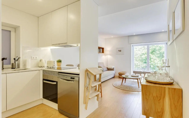 Wood Premium Downtown Apartment by DA'HOME