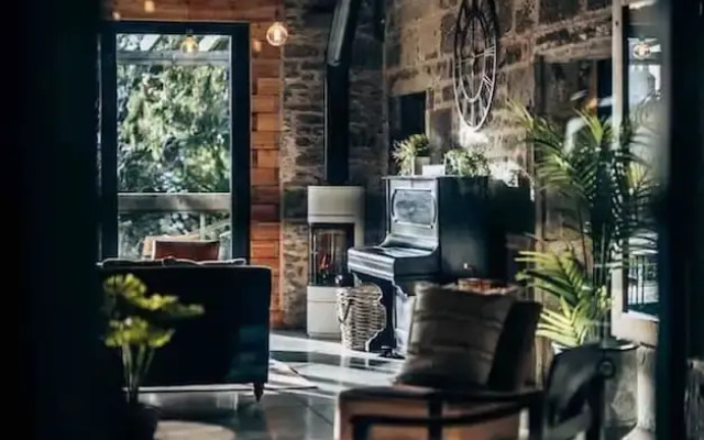 The Stables - Unique Conversion With hot tub