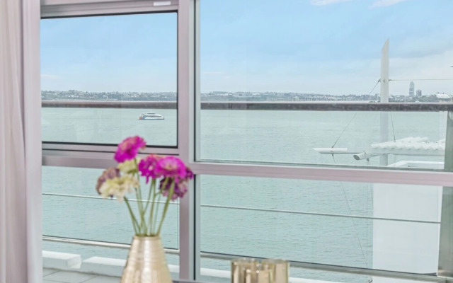 Panoramic Views - 2 Bedroom Sub-Penthouse
