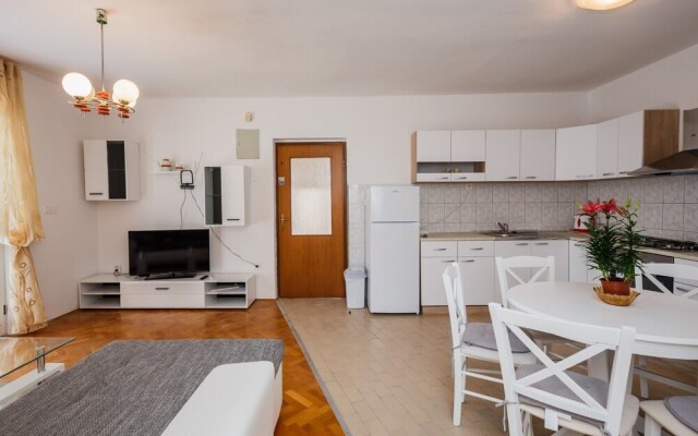 A1 - apt w. the sea View, two Terraces and Garden