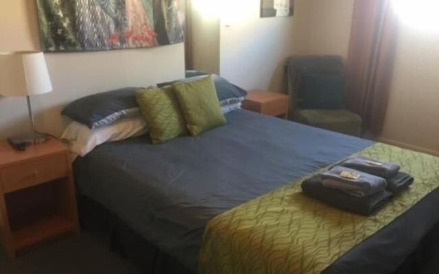 Tuatara Lodge - Hostel