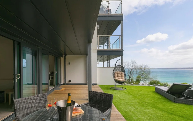 Peninsula Apartment 2