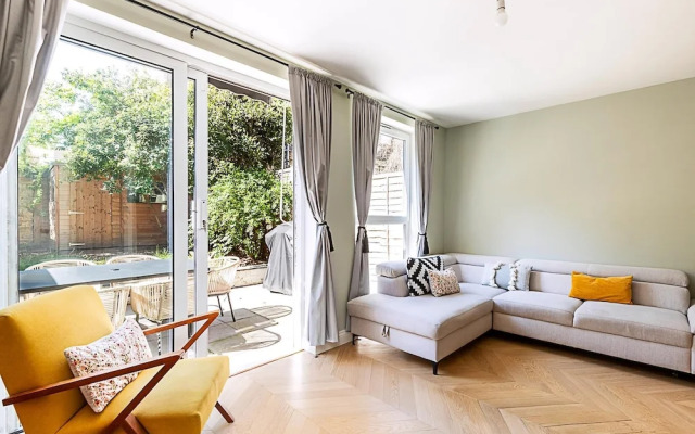 Stylish Islington Garden Flat Sleeps Four