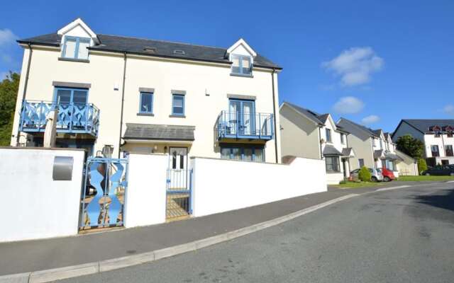 Comfortable Urban Residence Within Walking Distance of the City Centre and the Beach at Pembroke