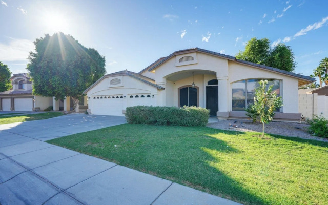 Private Pool & Patio: Spacious Gilbert Getaway!