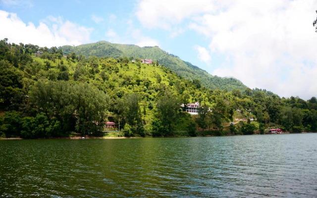 The Rosefinch Sarovar Portico