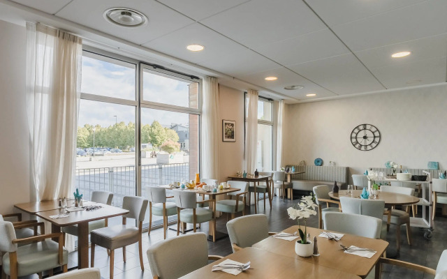 Quality Suites Dinan