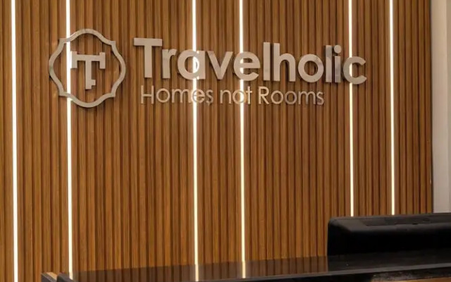Travelholic Residence Golden Gates