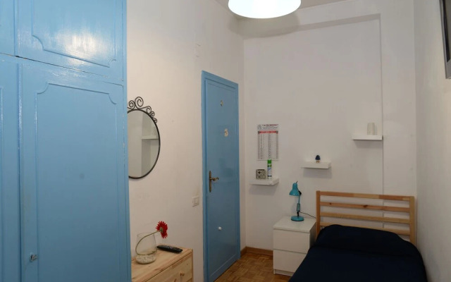Room-single Room in Cozy and Comfortable