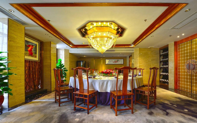 Lucky Holiday Hotel