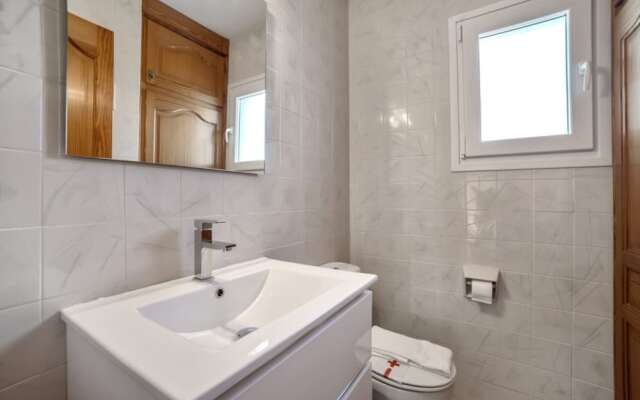 Villa - 4 Bedrooms with Pool and WiFi - 104984