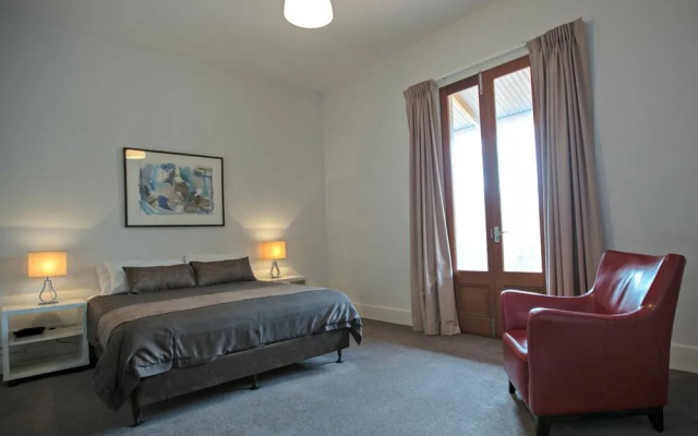 Adelaide DressCircle Apartments - Specialty Accommodation