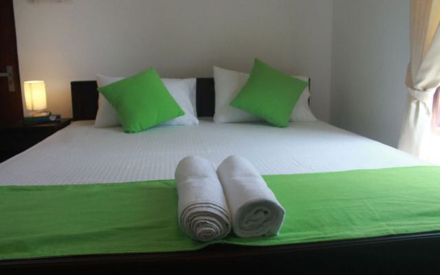 Queens Airport Residence