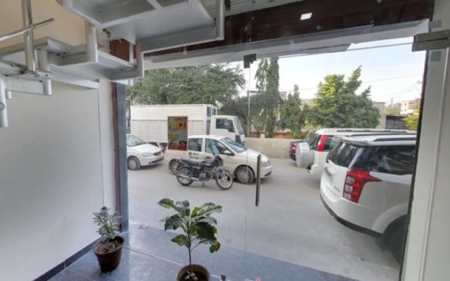 OYO 2229 Hotel Golden Wings