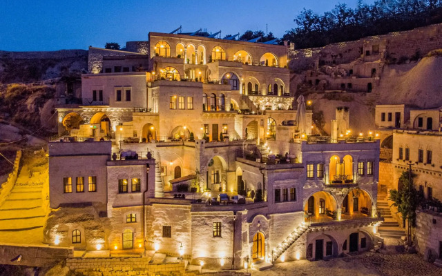 Nino Cave Suites