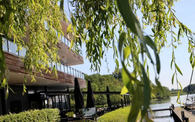 Näher am Wasser kann man nicht wohnen!