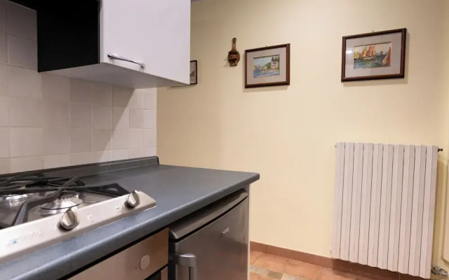 Suite Carla Cozy Apartment in Petrasanta Center