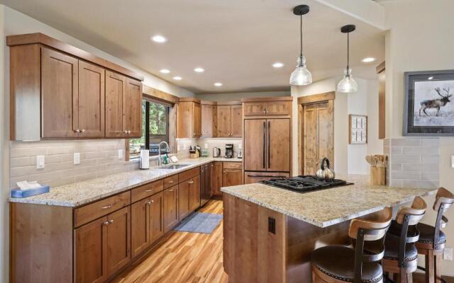 3 Tumalo-AC-Hot Tub-4BR/3BA