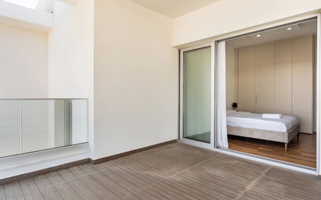 YAMAS Urban Living Pool Penthouse Marvel