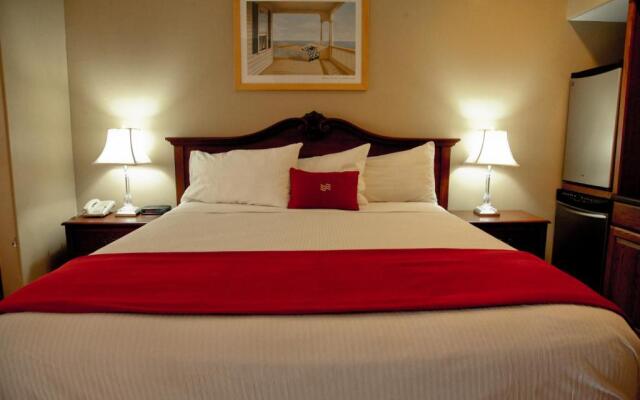 Lake Grassy Inn & Suites