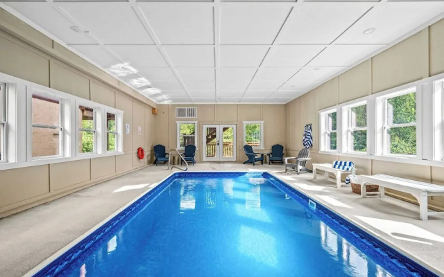 Smokeys Paradise by Avantstay Sleeps 22 + Pool