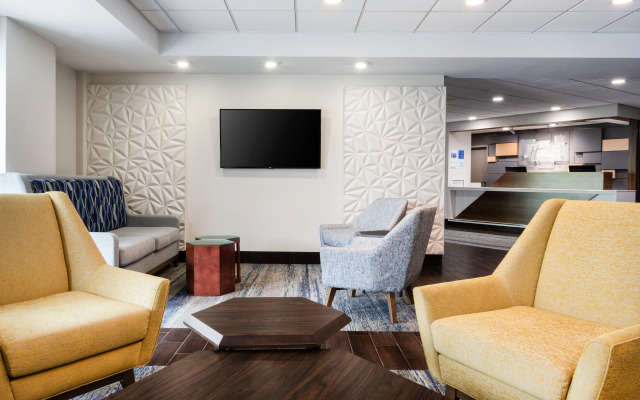 Holiday Inn Express & Suites Cincinnati Riverfront by IHG