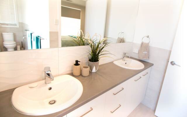 ‘Serenity’ and sweeping Murray River views