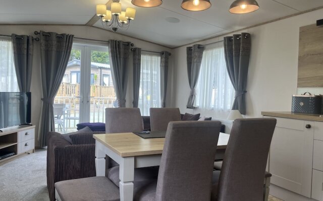 Immaculate 3-bed Lodge in Out Rawcliffe