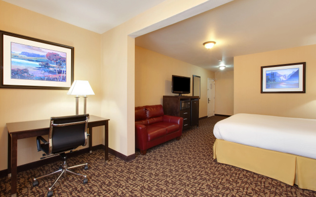 Holiday Inn Express Oakdale by IHG