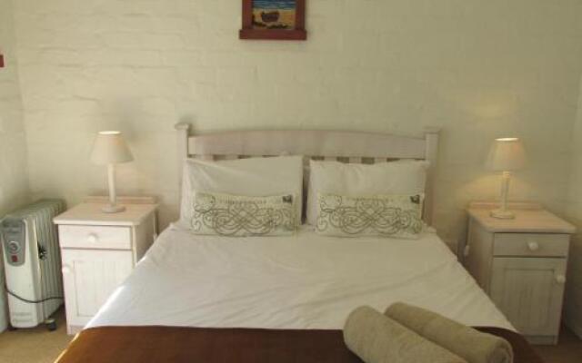 Point Village Accommodation - Hennie Bottom