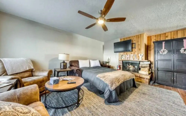 Spacious 3BR, 2BA for 6– Beautiful Area