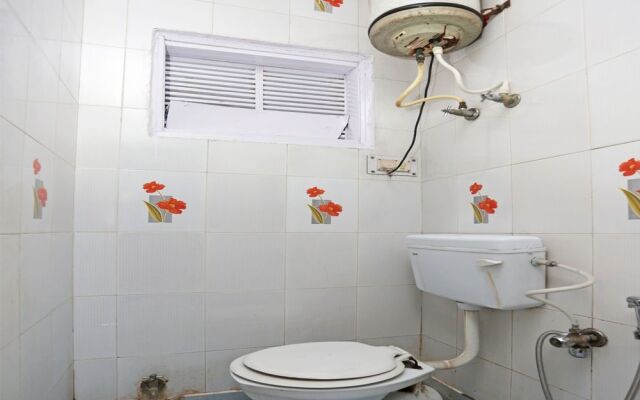OYO 13277 Hotel Neelam Palace