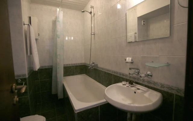 Hotel Corona by Asteri Hotels