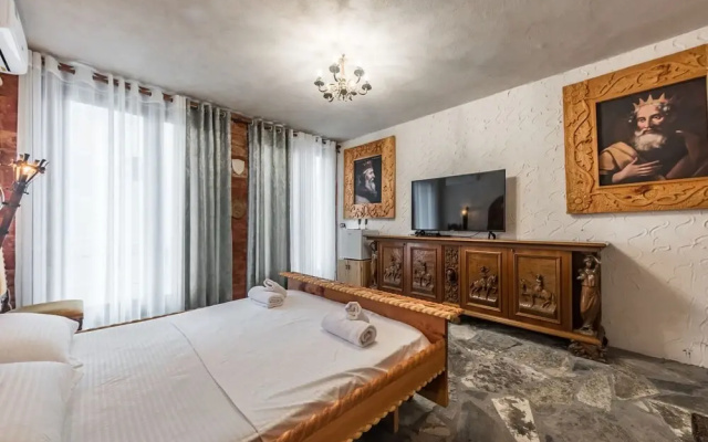 Kanuni - Authentic Albanian House