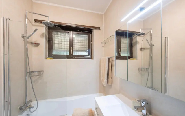 Queen Lake View in Ponte Tresa