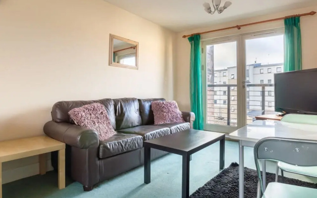 Elegant Apartment in Edinburgh near River Almond
