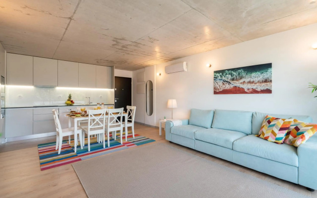 Luxurious Impressive Apartment - Balcony and Pool