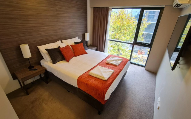 2BR 2Bath L4 Executive Apartment, in City Centre