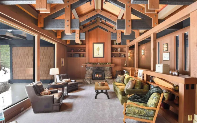 Joy on the River Stunning Waterfront Home for 10