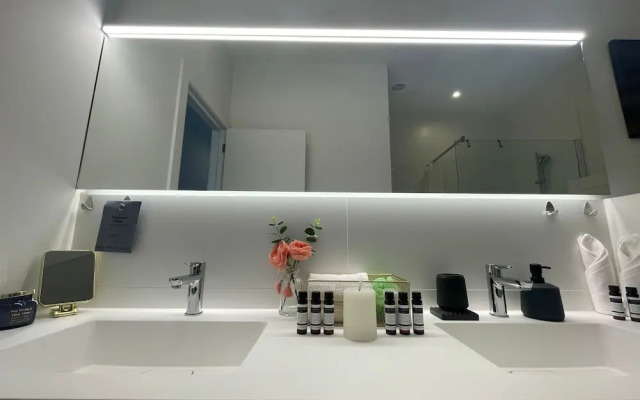 One Lux Stay Near Antwerp Central - 3 Bedroom 1.5 Bathroom