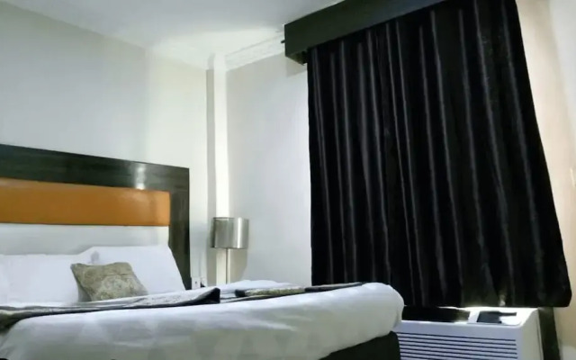 Great Western Hotel and Suites