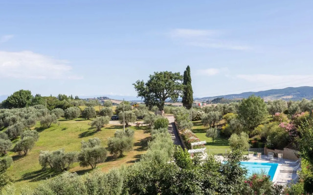 Lavish Holiday Home in Volterra With Pool