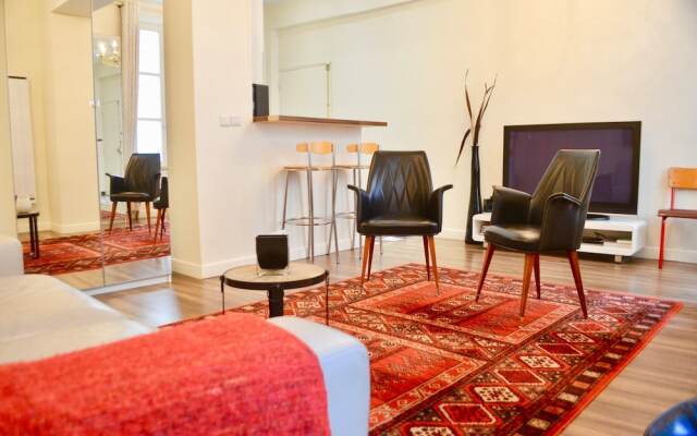 1 Bedroom Flat In Central Marais