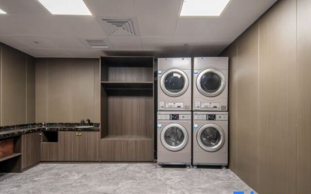 Rezen Hotel Shanghai Pudong Street（Lujiazui Riverside Center）