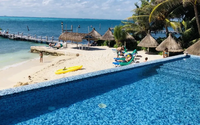 Maria's Kan Kin with Private Beach