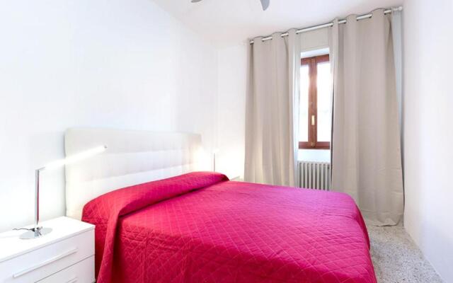 4 bedrooms villa at Ranco 100 m away from the beach with lake view private pool and enclosed garden