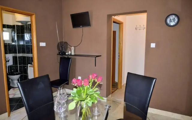 Lovely 2-bed Apartment in Vinisce, Close to Beach