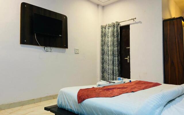OYO Flagship 80585C Hotel Kings Stay