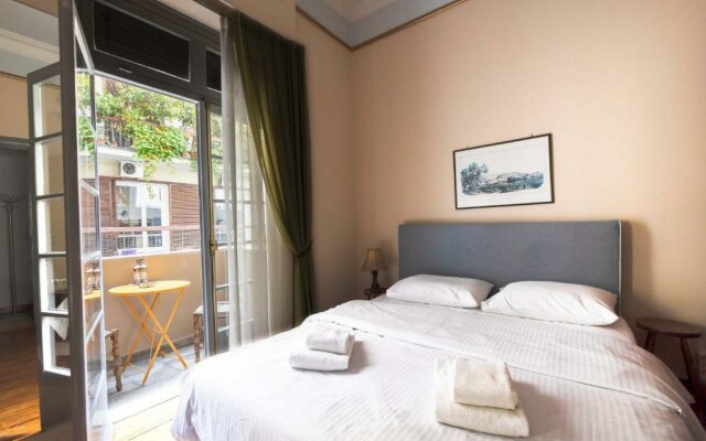 Ideal 4 bdr Apartment in Plaka for 10