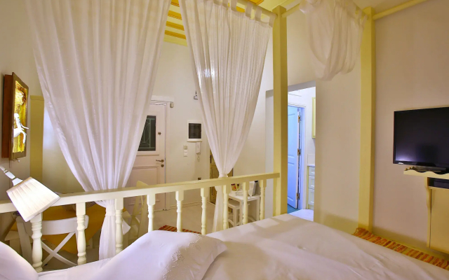 Efchi Suites 1904